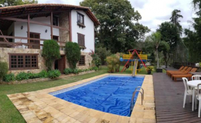 Linda casa de campo em condomínio exclusivo .